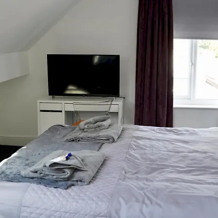3 Bed Beautiful Near Leeds Pass The Keys Λιντς