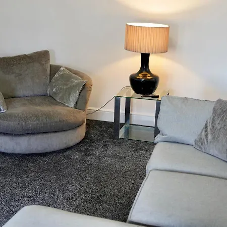 Holiday home 3 Bed Beautiful Near Leeds Pass The Keys