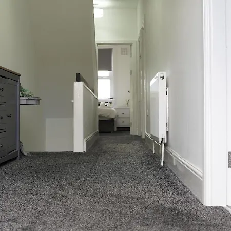 Holiday home 3 Bed Beautiful Near Leeds Pass The Keys *